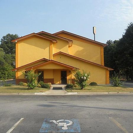 Super Inn Lodge West Екстер'єр фото